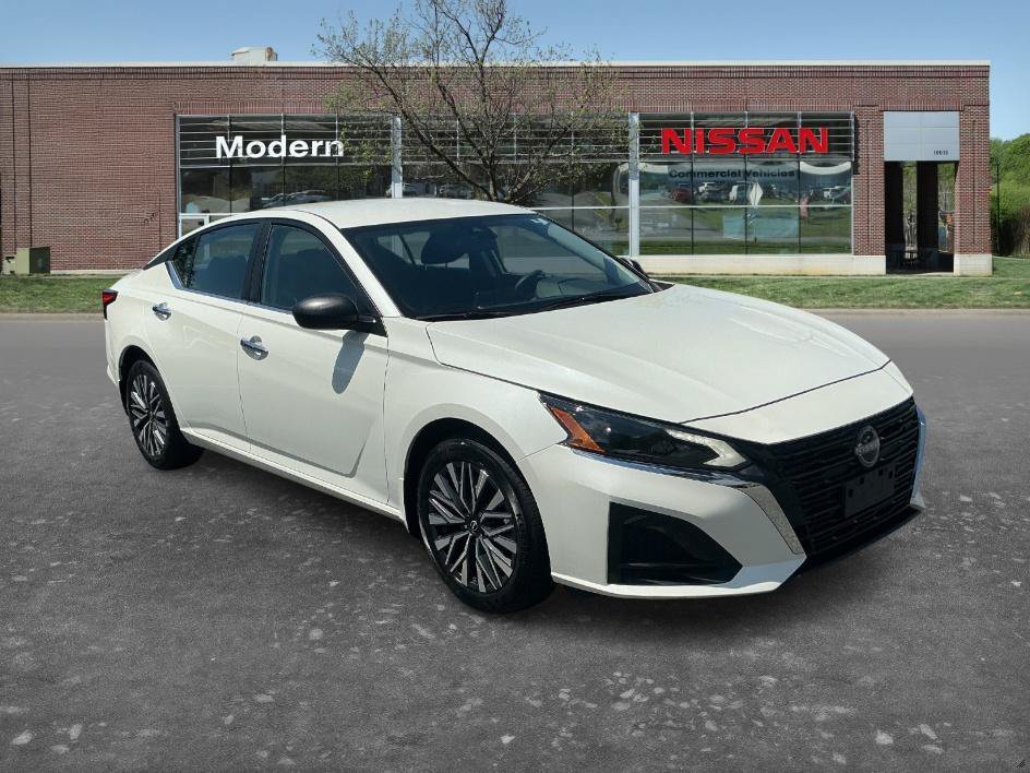 Used 2024 Pearl White Tricoat Nissan 2.5 SV image 5