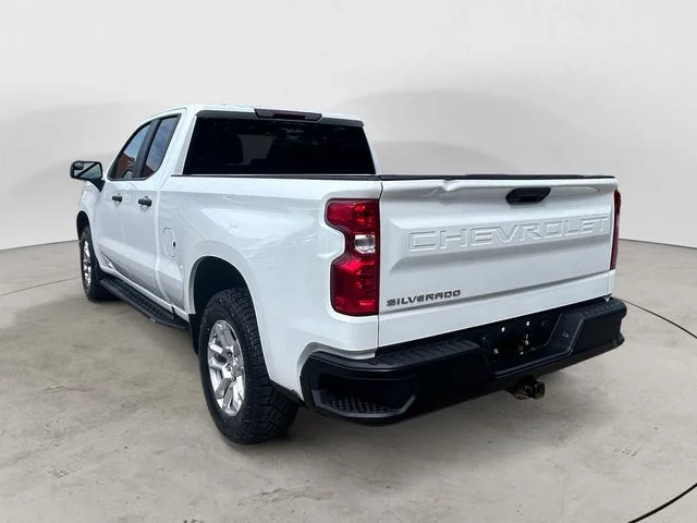 Used 2025 Summit White Chevrolet WT image 3