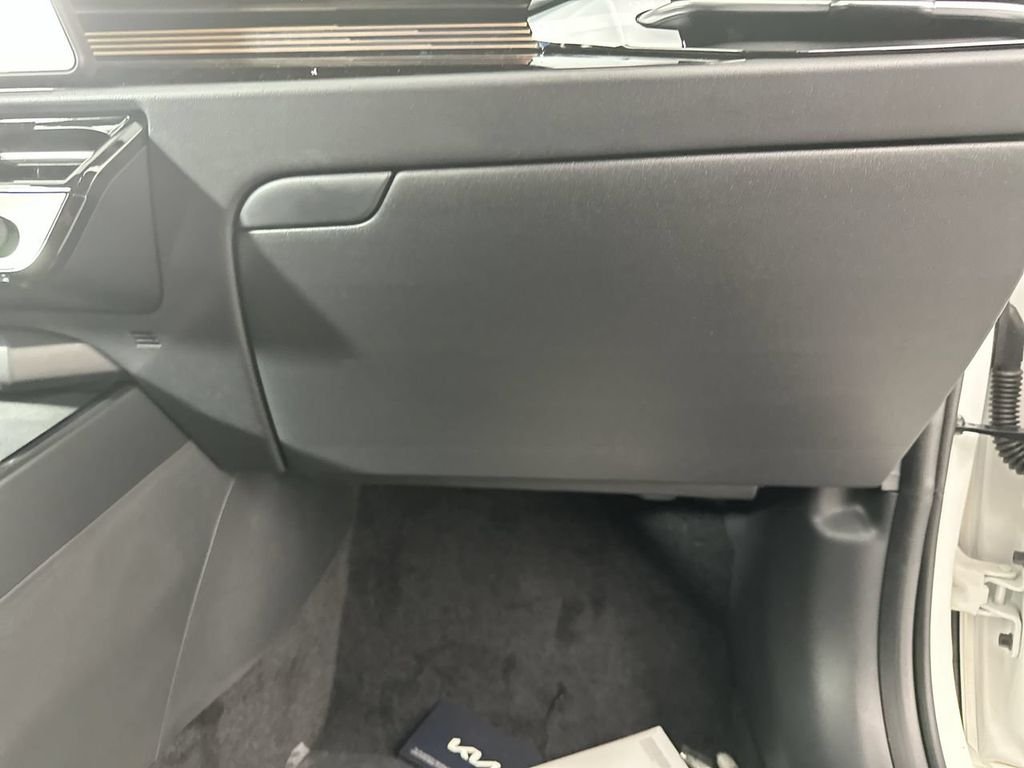 New 2026 Snow White Pearl Kia WIND image 17