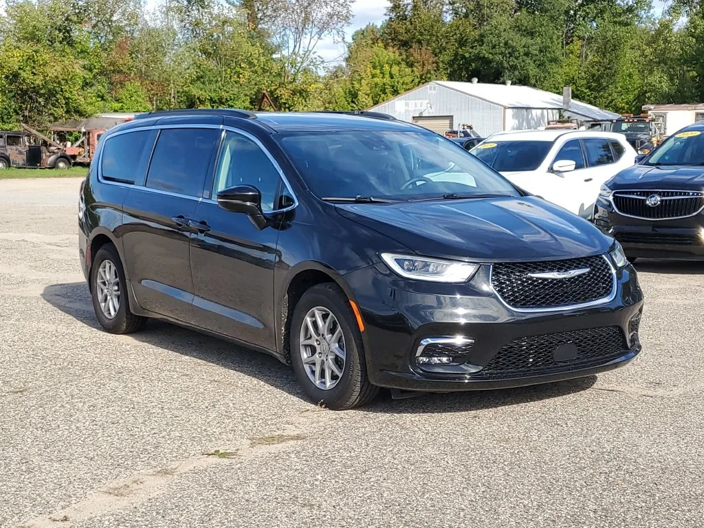 Used 2022 Black Chrysler Touring L image 2
