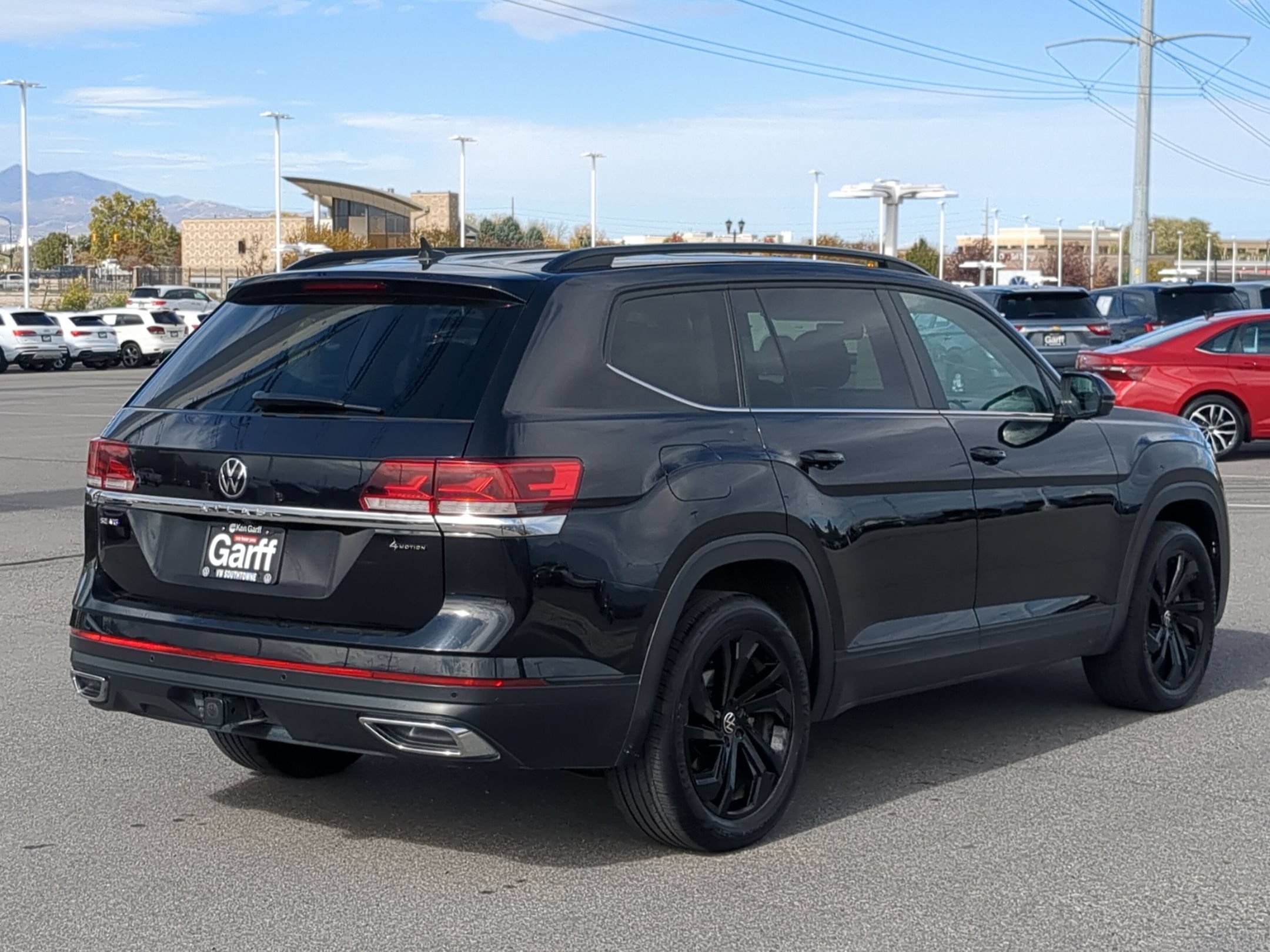 Used 2023 Deep Black Volkswagen 3.6L V6 SE w/Technology image 3