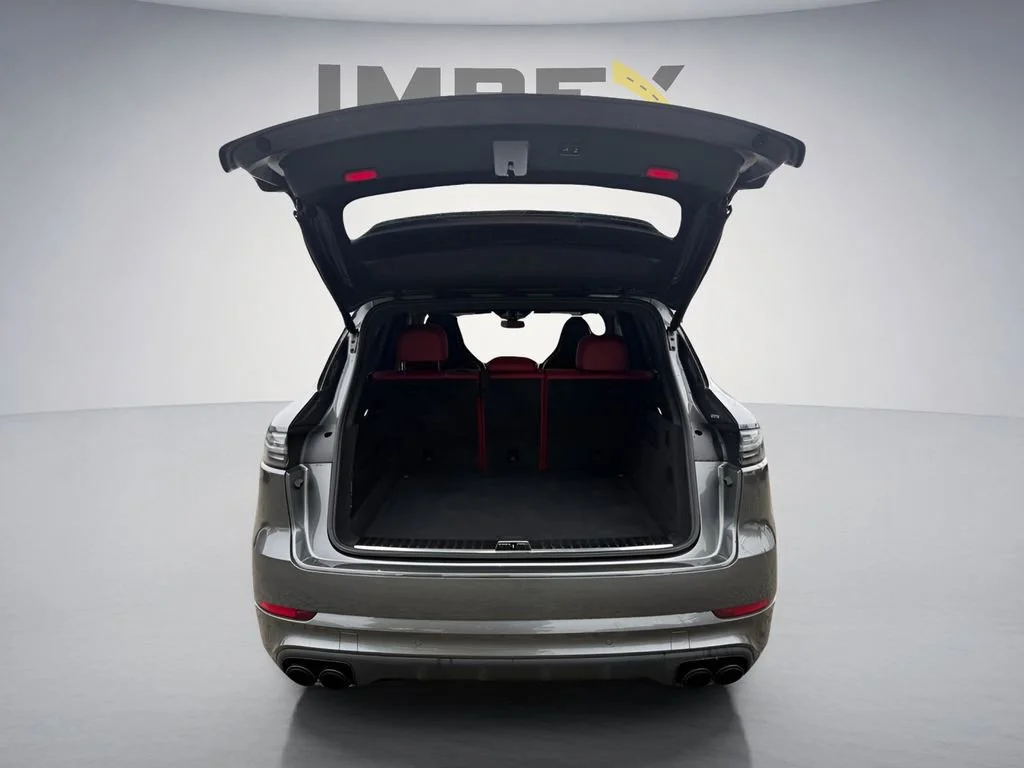 Used 2022  Porsche Turbo image 12