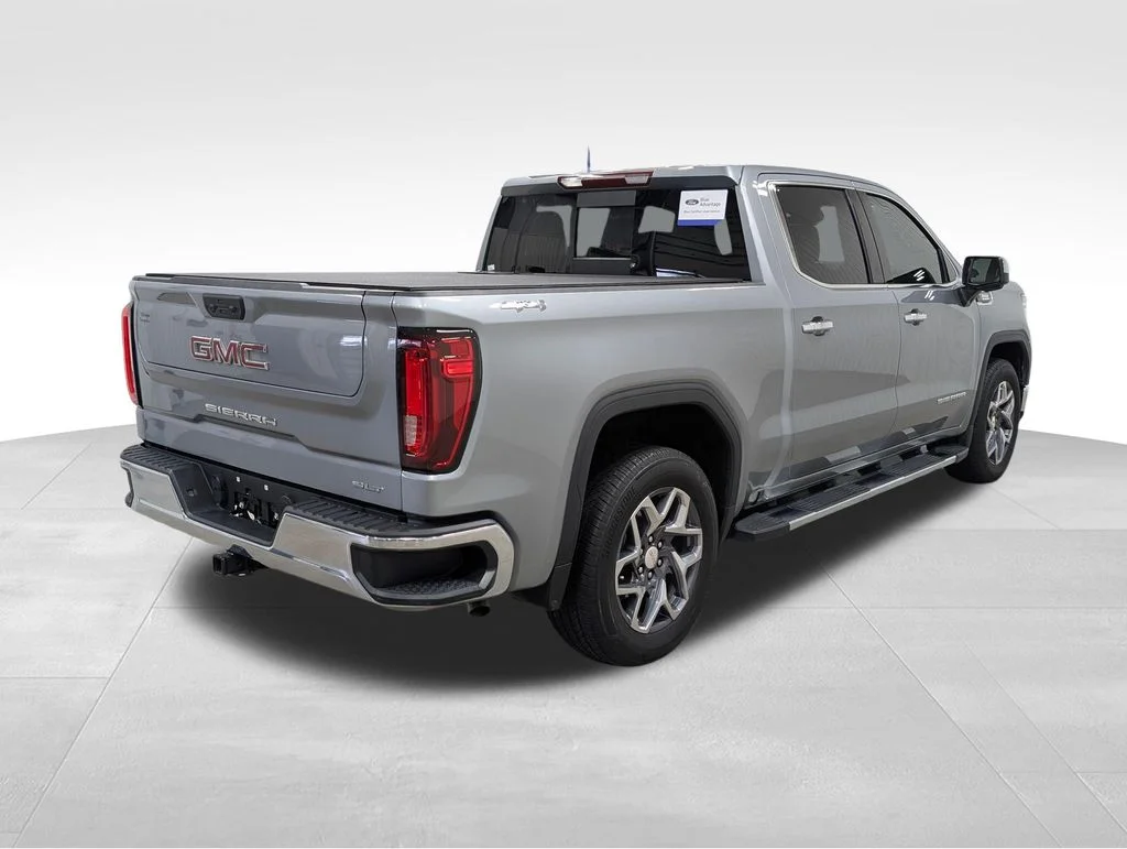 Used 2025 Sterling GMC SLT image 22