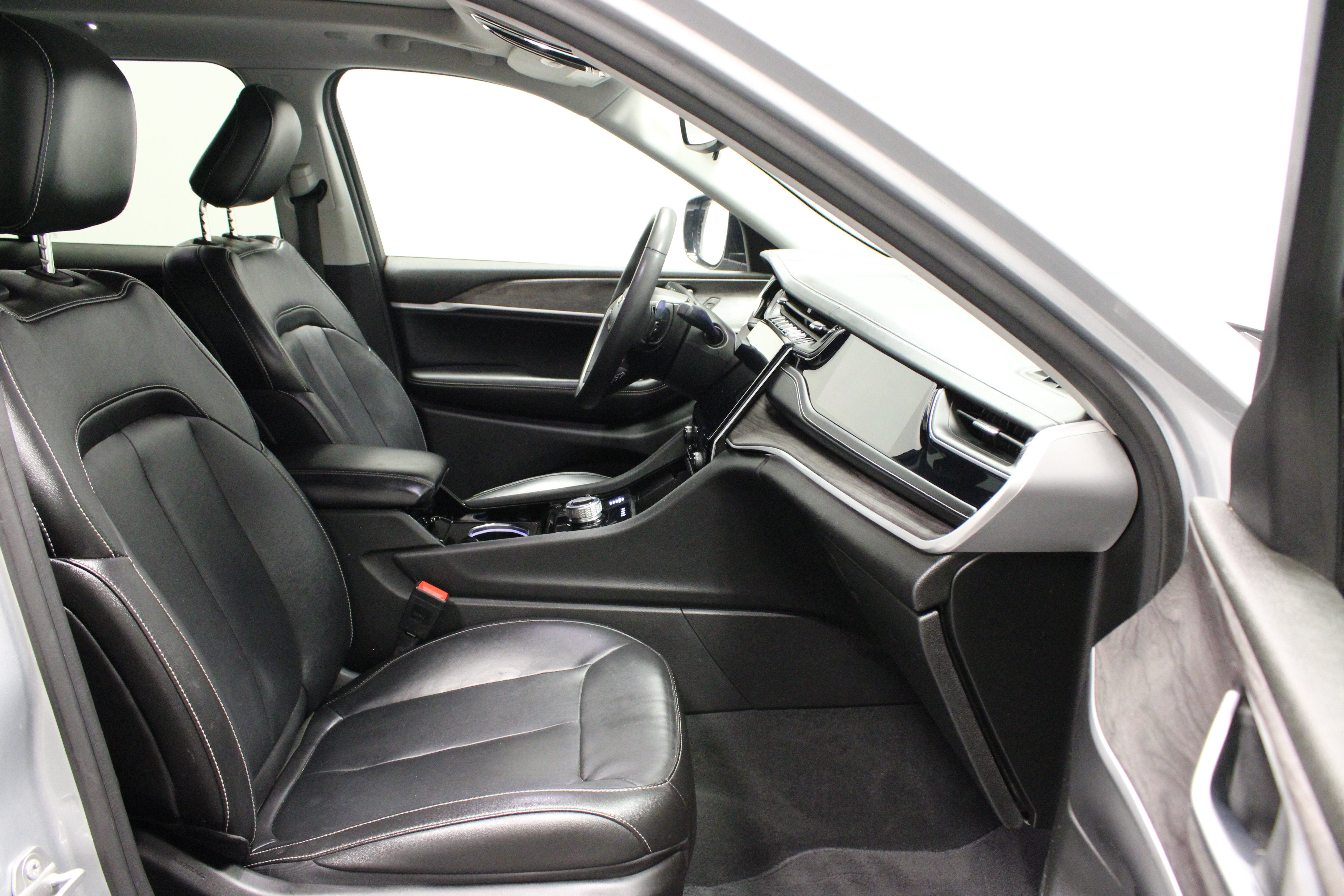 Used 2022 Silver Zynith Jeep 4xe image 15