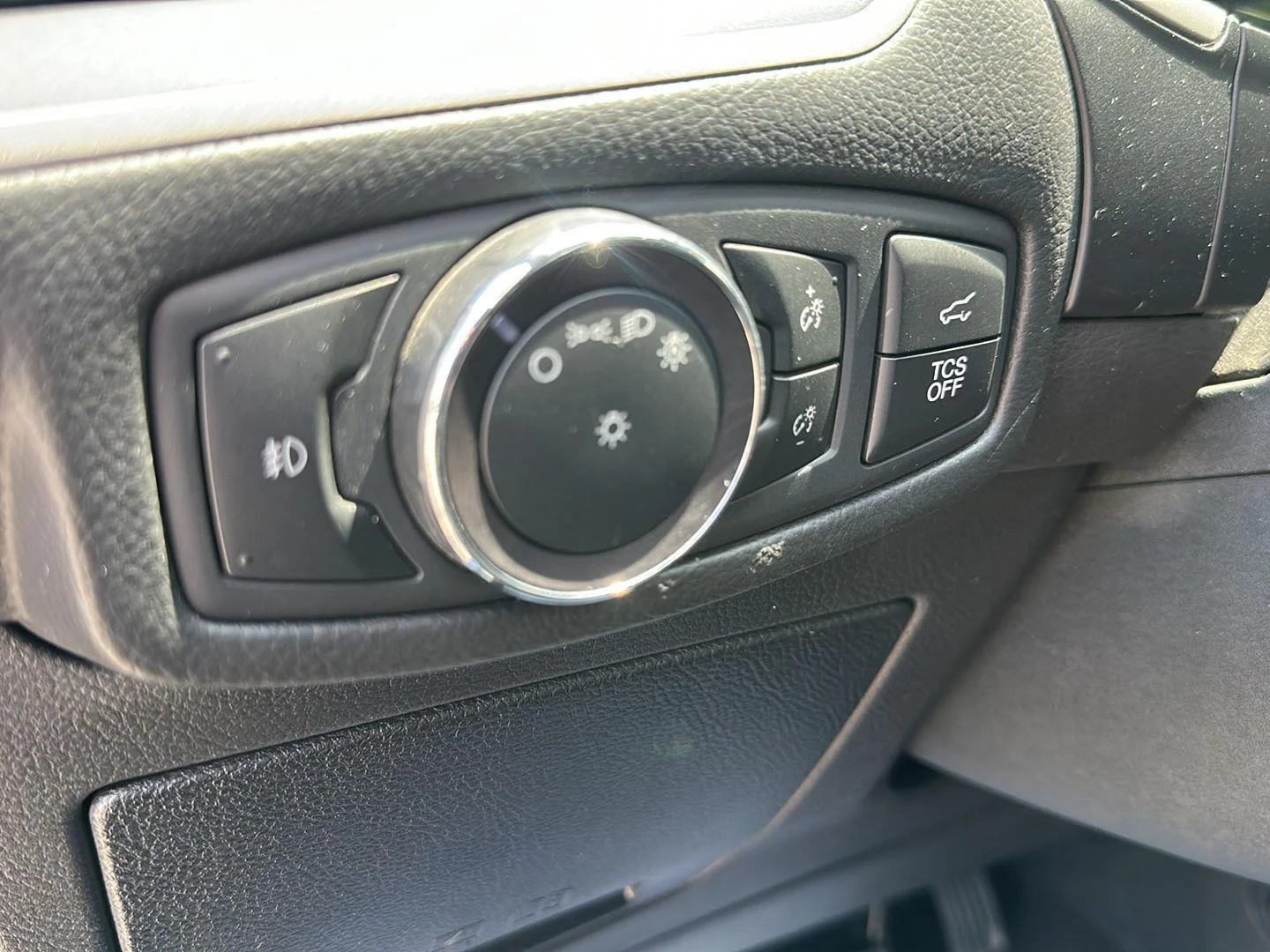 Used 2019 Blue Metallic Ford SEL image 13