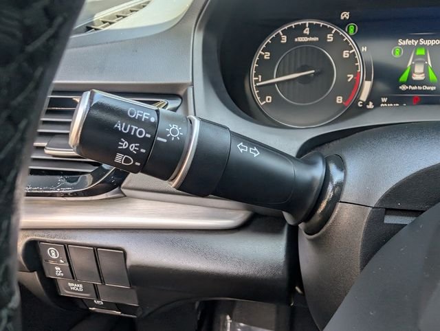 Used 2024  Acura Base image 30