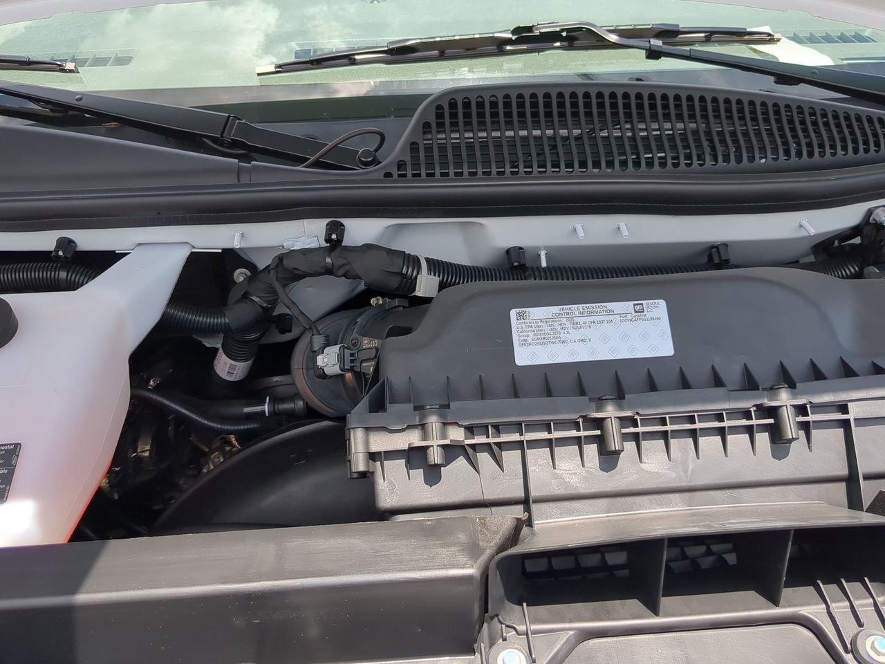 2025 Chevrolet Express Cargo Work Van - Photo 27
