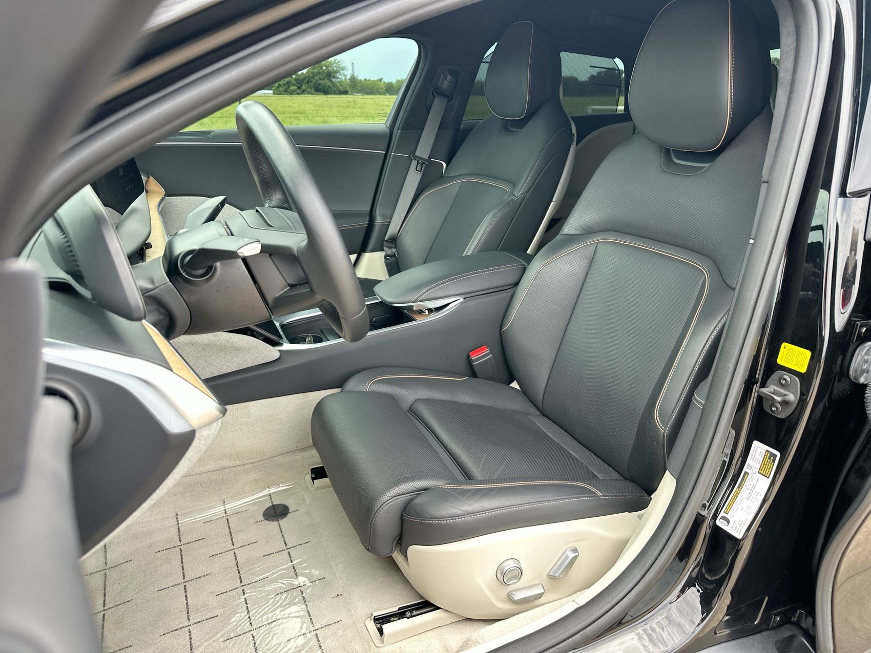 Used 2024 Black Lucid Touring image 11
