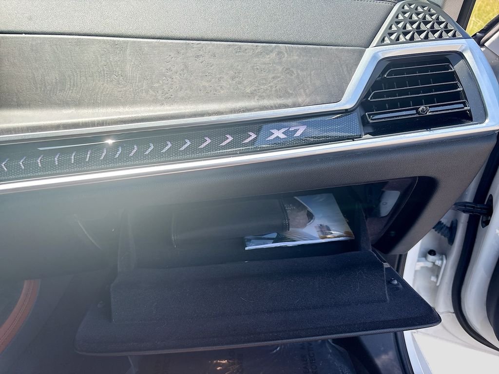 Used 2023 White BMW xDrive40i image 32