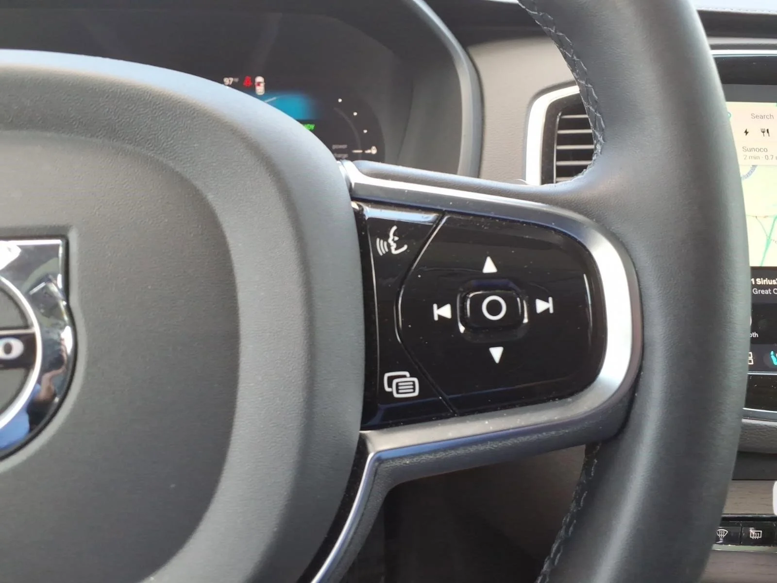 Used 2023 Platinum Gray Metallic Volvo Ultimate image 23