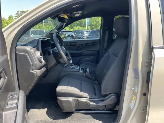 Used 2024  Chevrolet Work Truck image 13