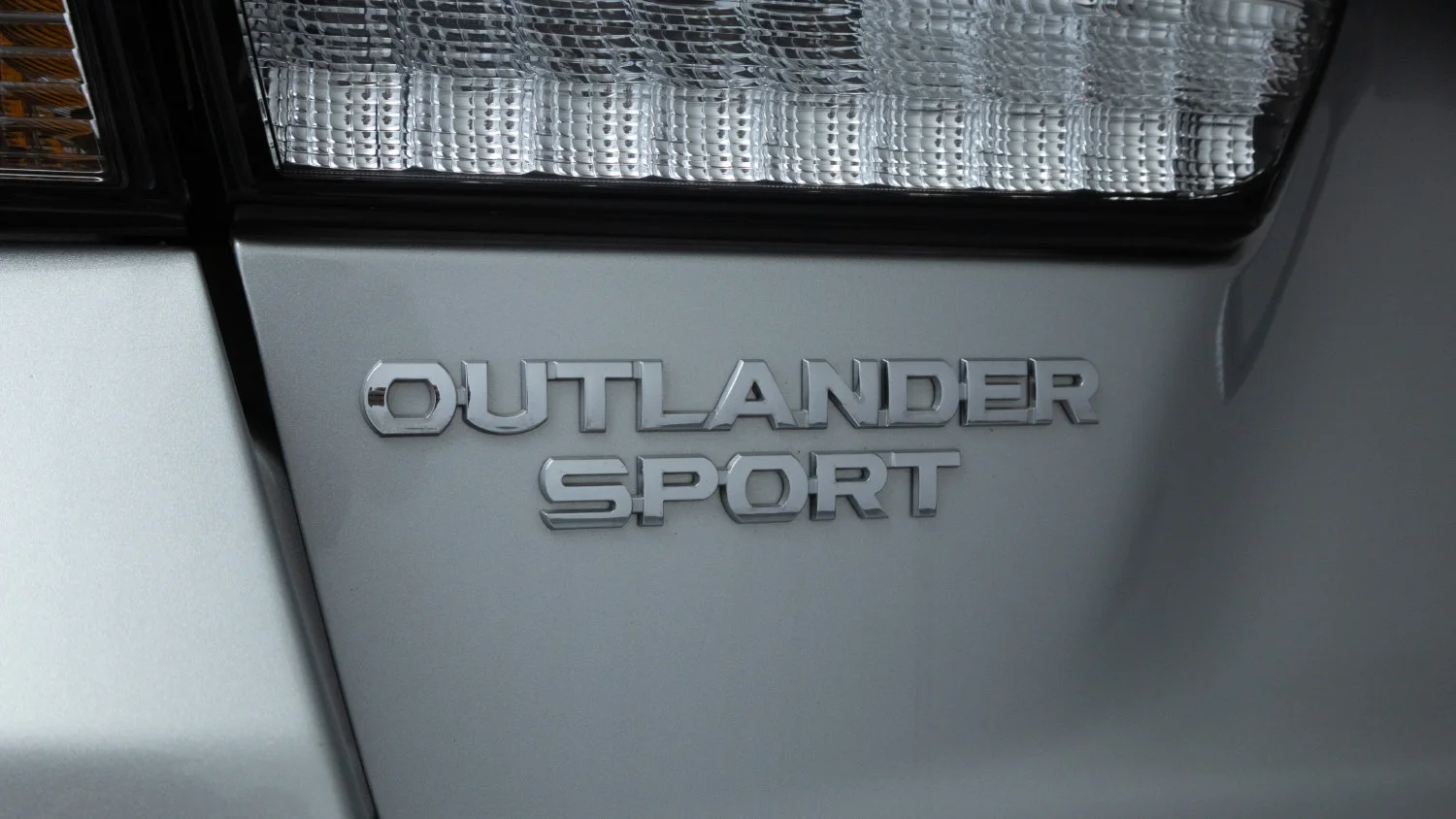 Used 2024 Silver Mitsubishi S image 29