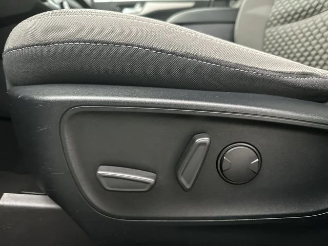 Used 2020 Silver Ford SE image 16