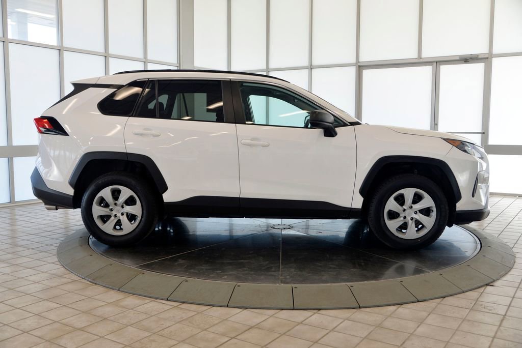 2020 Toyota RAV4 LE - Photo 9