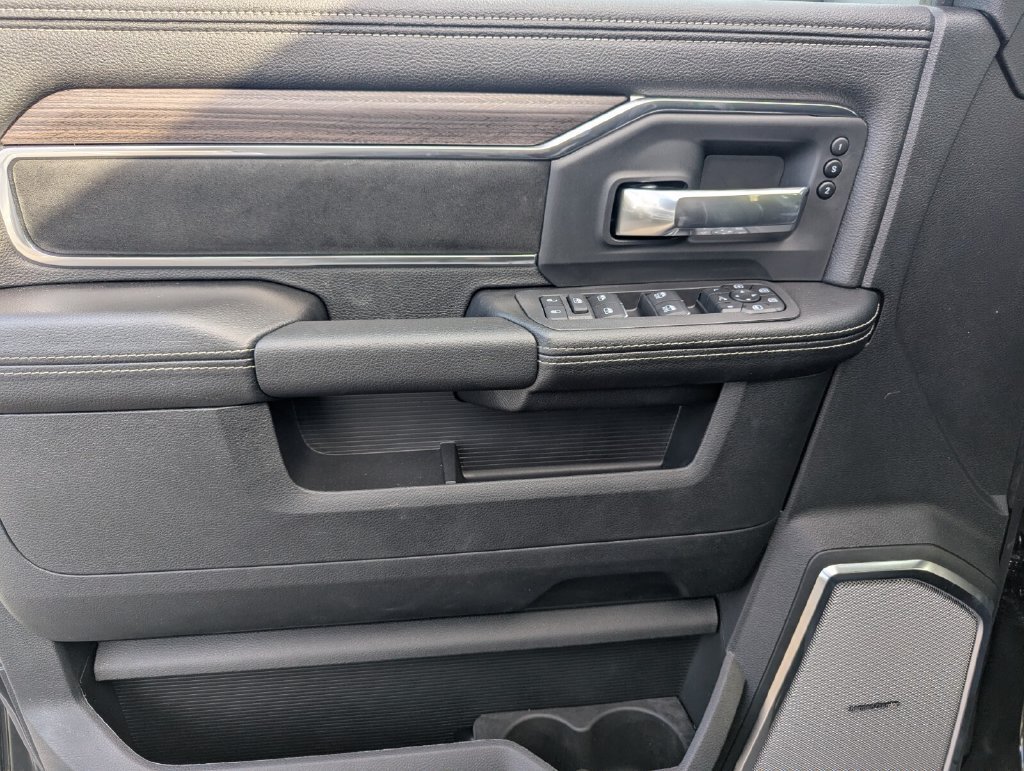 2026 RAM 3500 Laramie - Photo 15