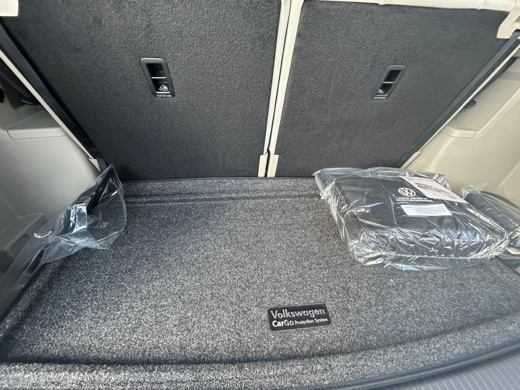 New 2026 Silver Volkswagen SE w/Technology image 40