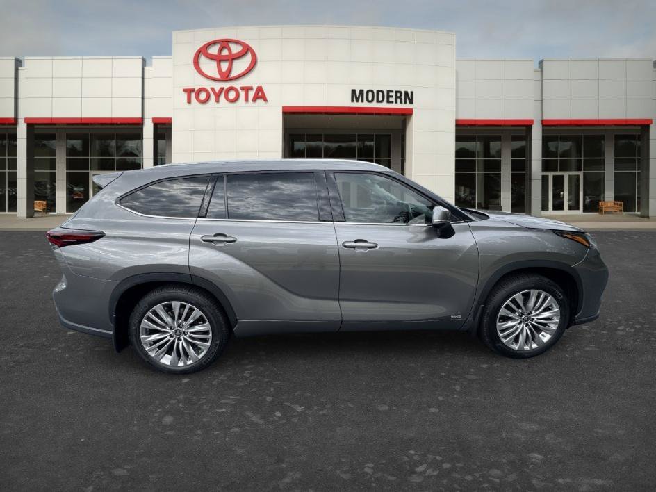 Used 2025 Heavy Metal Toyota Hybrid Platinum image 8