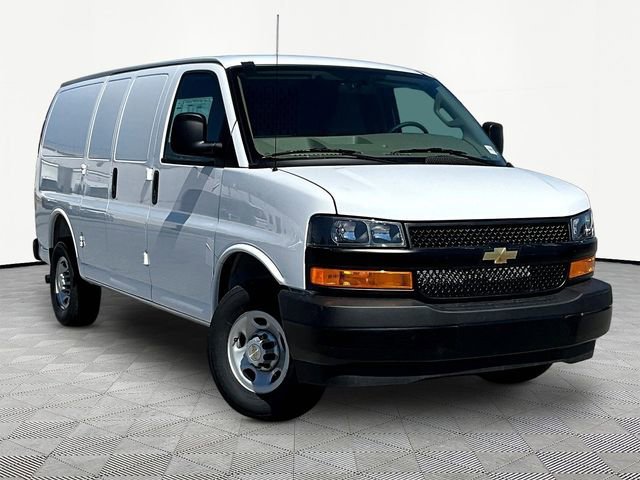 2026 Chevrolet Express 2500 Work Van HD's photo