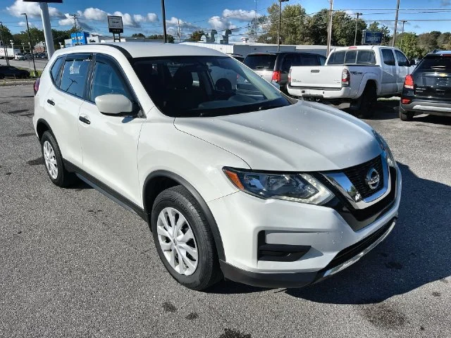 Used 2017 White Nissan S image 18