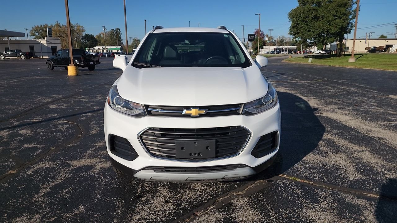 Used 2018 SUMMIT WHITE Chevrolet LT image 3