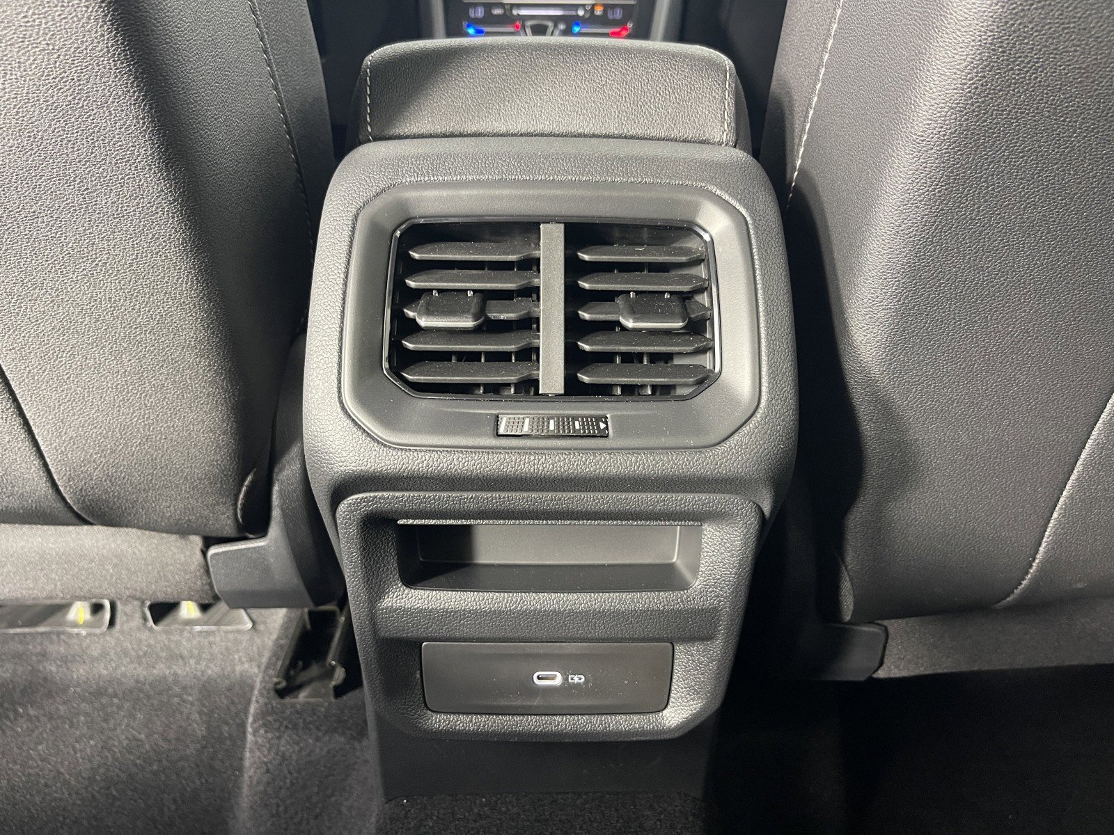 2025 Volkswagen Taos SE Black - Photo 34