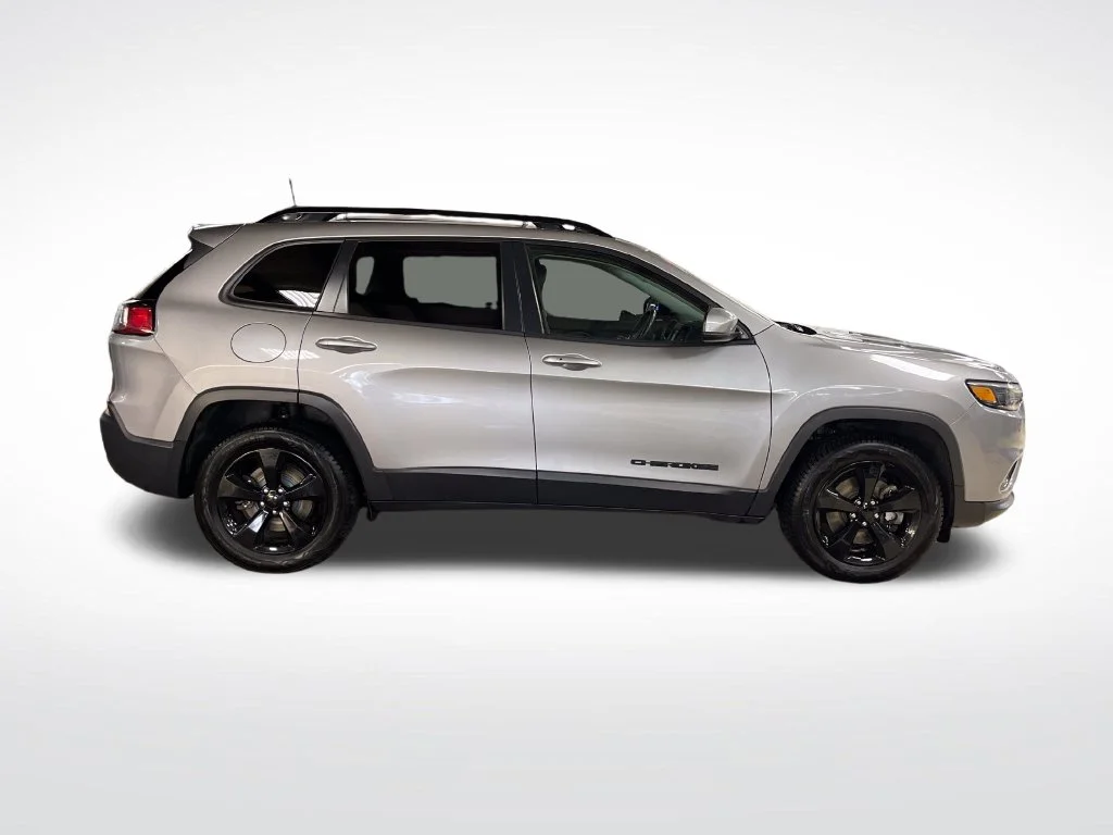 Used 2020 Silver Jeep Latitude Plus image 7