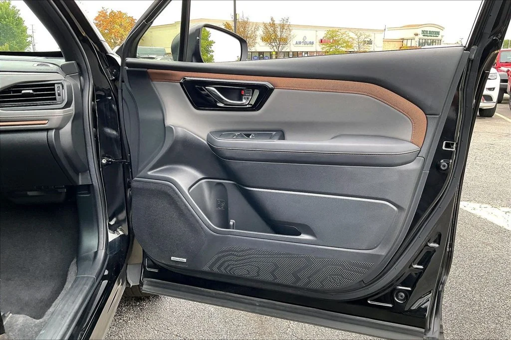 Used 2025 Black Subaru Sport image 27