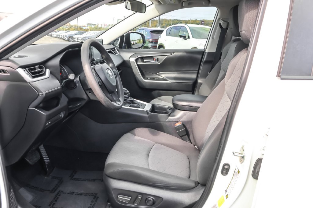 Used 2020 White Toyota XLE image 6