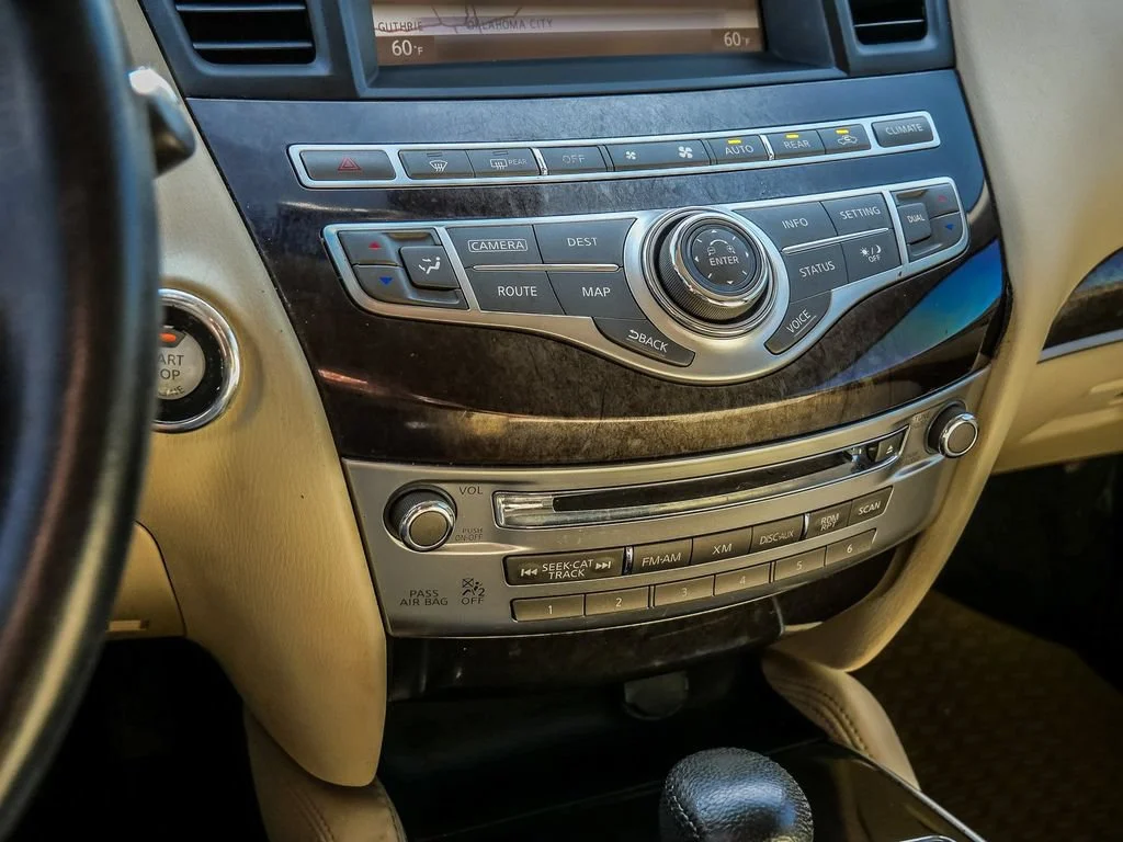 Used 2015 White INFINITI NA image 37
