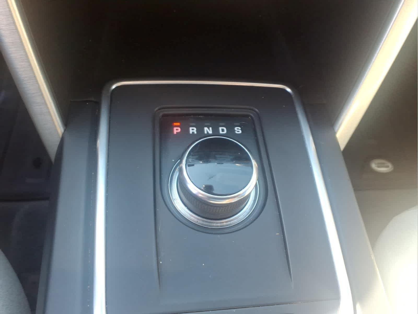 Used 2017 RED Land Rover HSE image 24