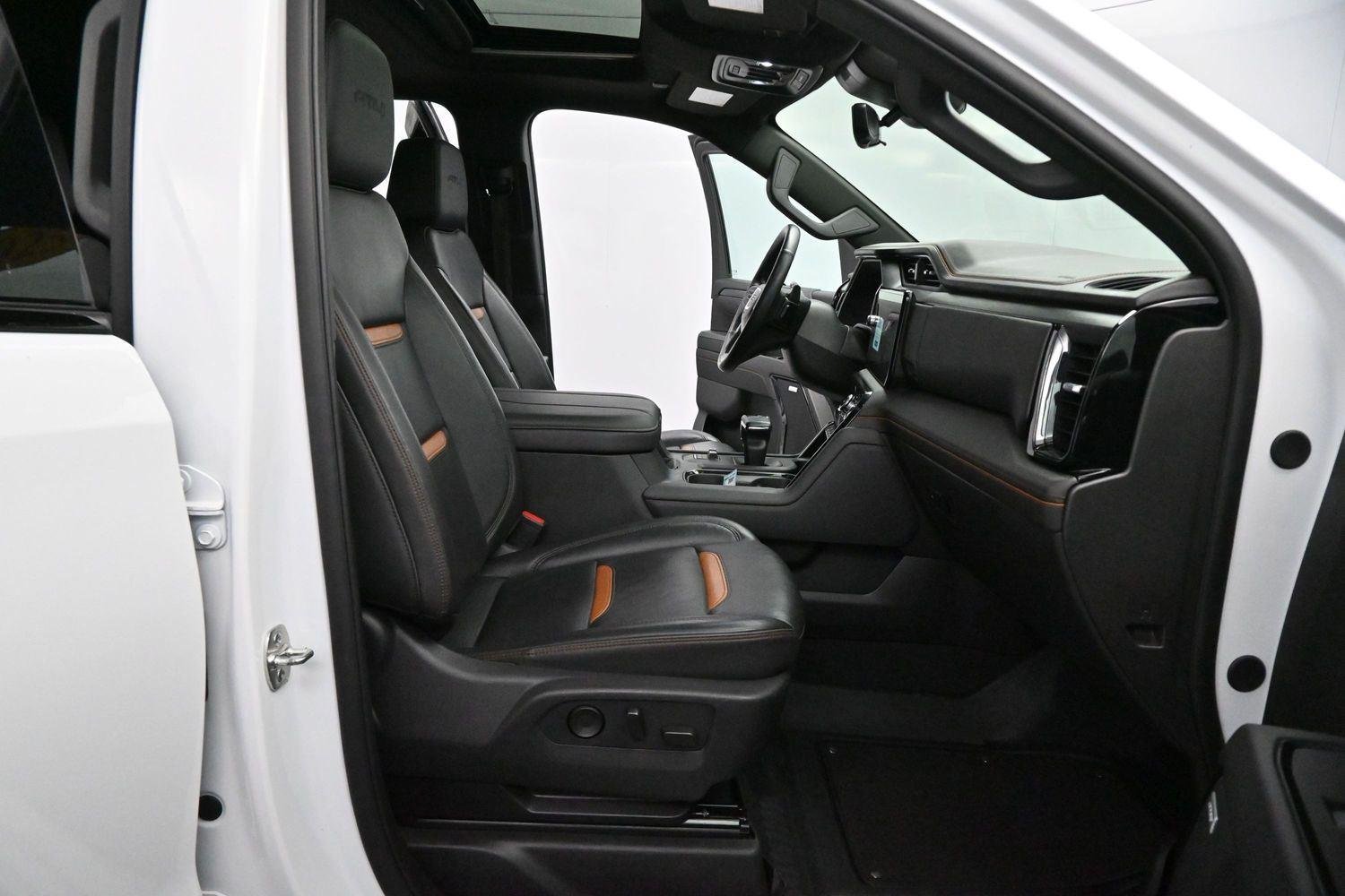 Used 2025 Summit White GMC AT4 image 31
