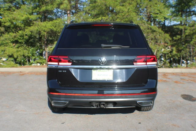 Used 2022 Deep Black Pearl Volkswagen 3.6L V6 SE w/Technology image 16