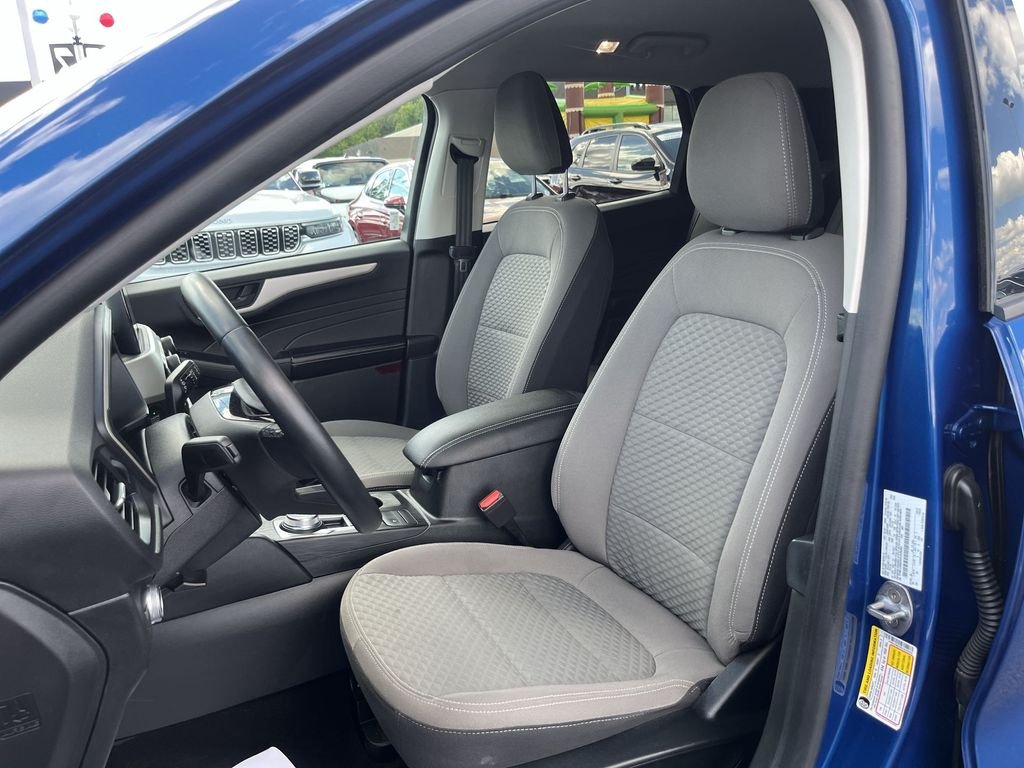 Used 2022 Blue Ford SE image 17