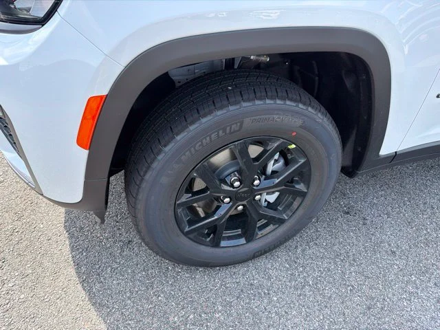 New 2026 White Jeep Altitude image 7