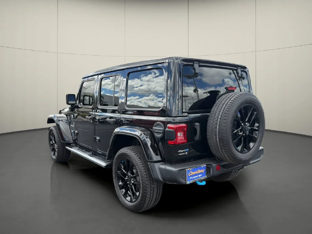 Used 2022 Black Jeep Unlimited Sahara 4x4 image 5