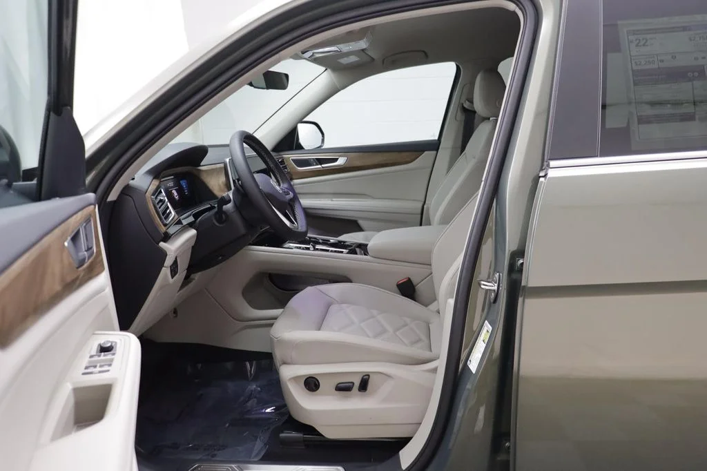New 2026 Green Volkswagen 2.0T SE w/Technology image 6