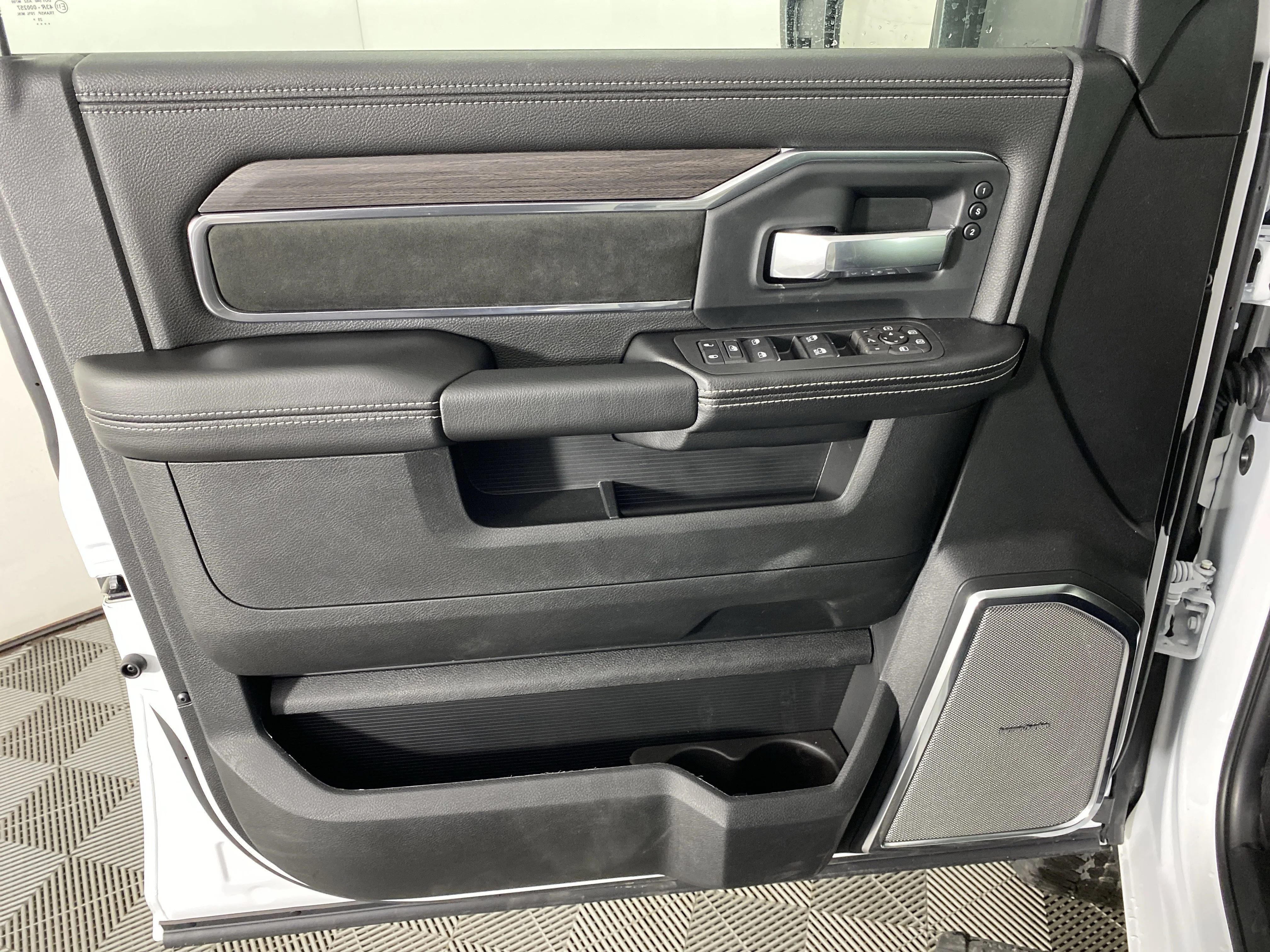 New 2026 Bright White Clear-Coat Exterior Paint RAM Laramie image 13