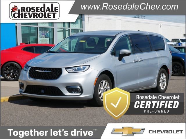 2023 Chrysler Pacifica Touring L's photo