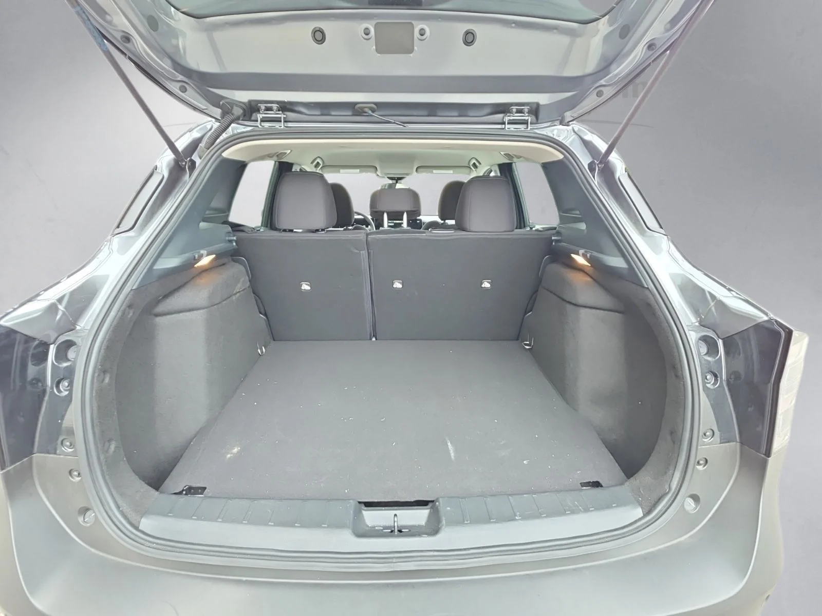Used 2025 Gray Nissan SV image 28