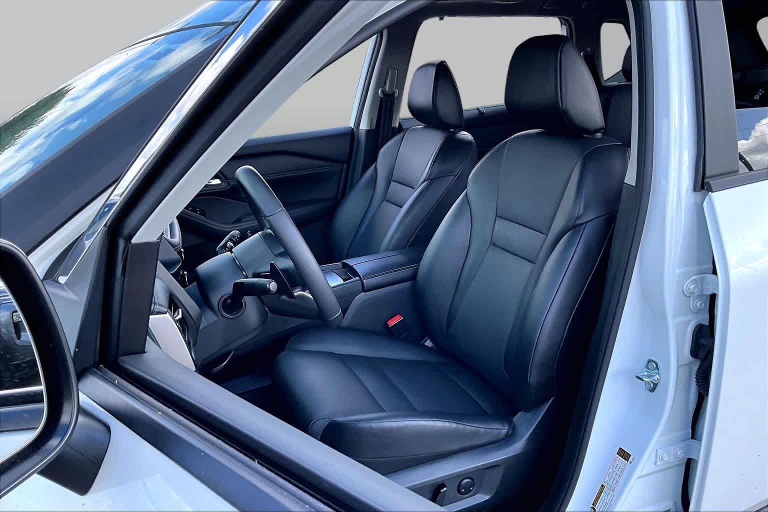 Used 2024 Everest White Pearl Nissan SV image 8
