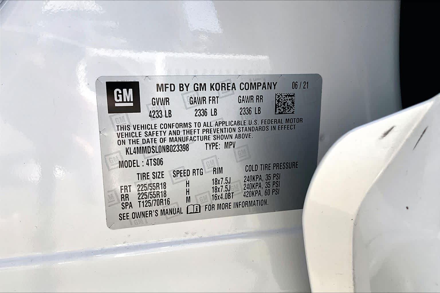 Used 2022 WHITE FROST TRICOAT Buick Select image 36