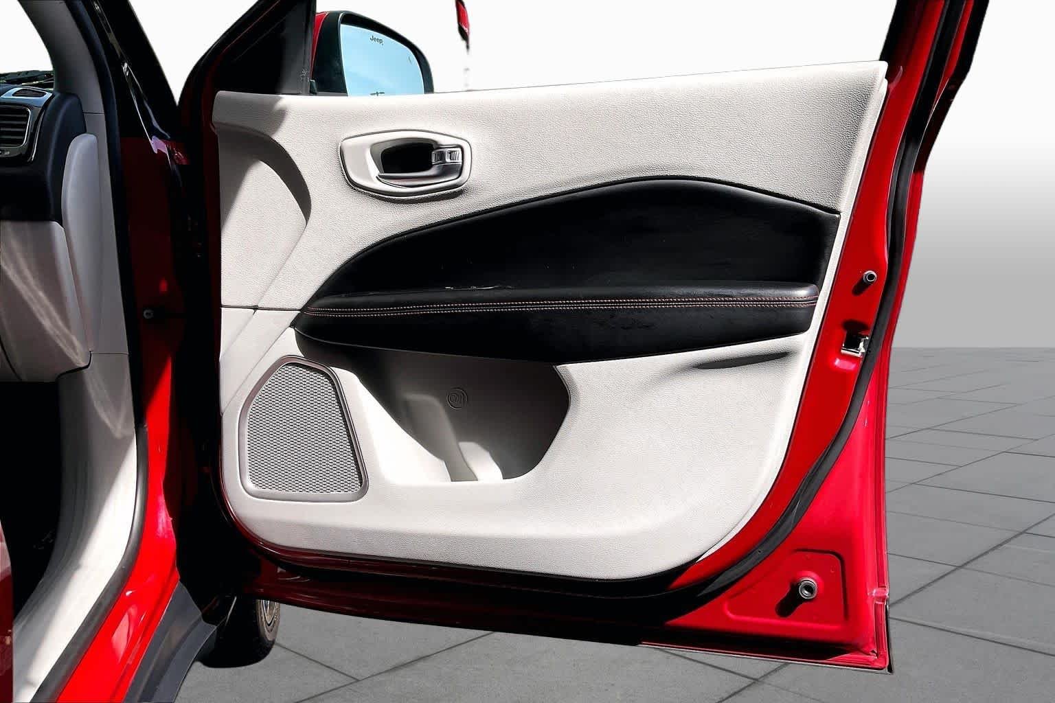 Used 2018 Redline Pearlcoat Jeep Limited image 23