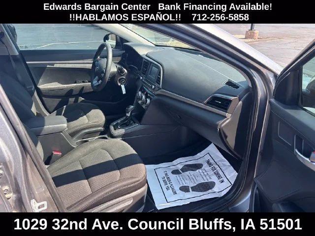 Used 2019 Gray Hyundai SE image 11