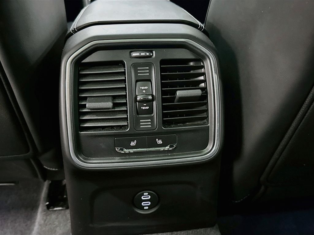 Used 2025  Porsche  image 26