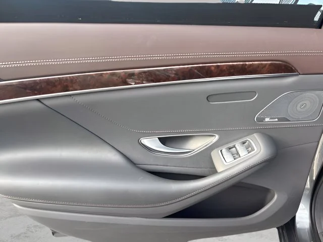 Used 2019 Gray Mercedes-Benz S 560 image 27