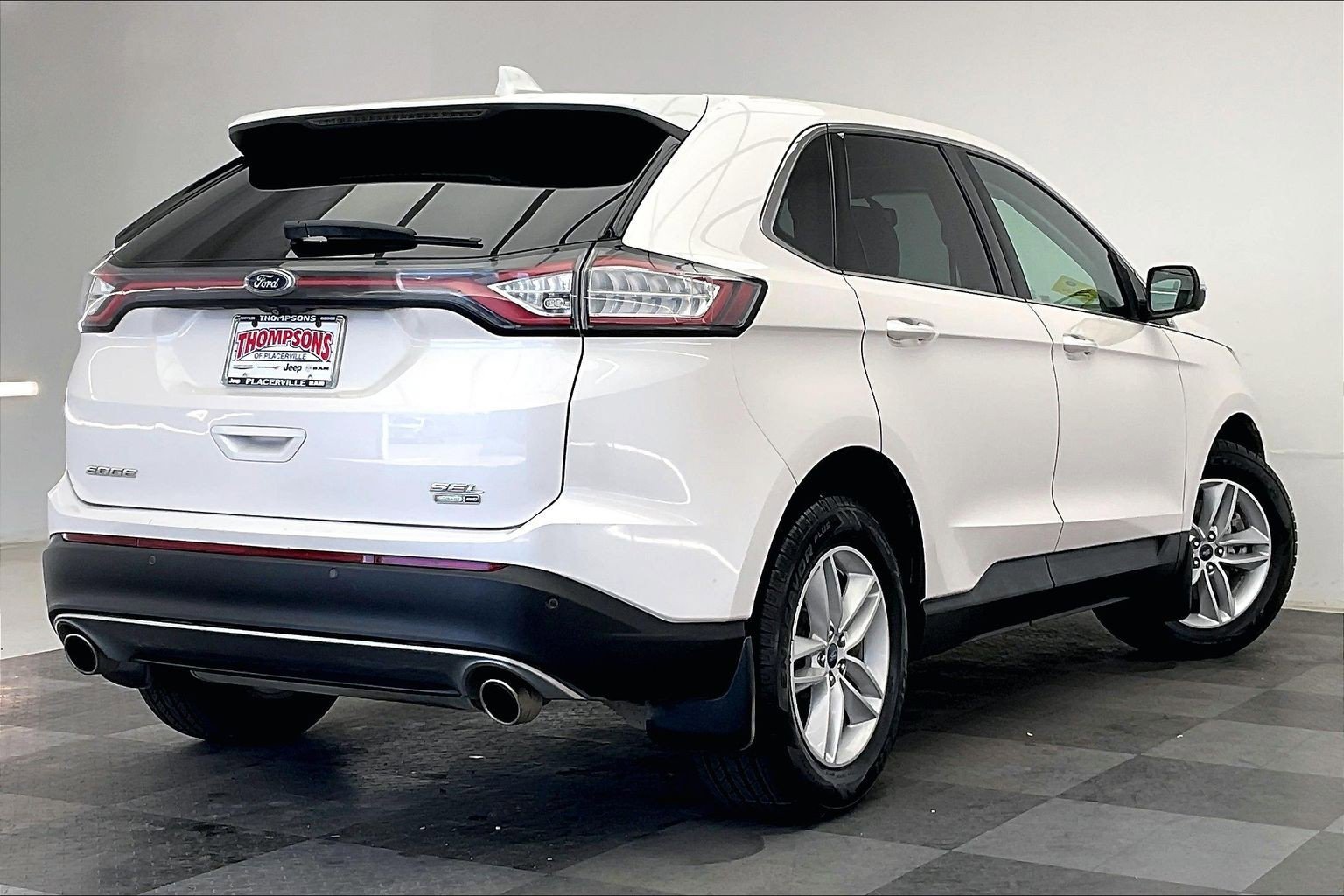 2017 Ford Edge SEL photo 2