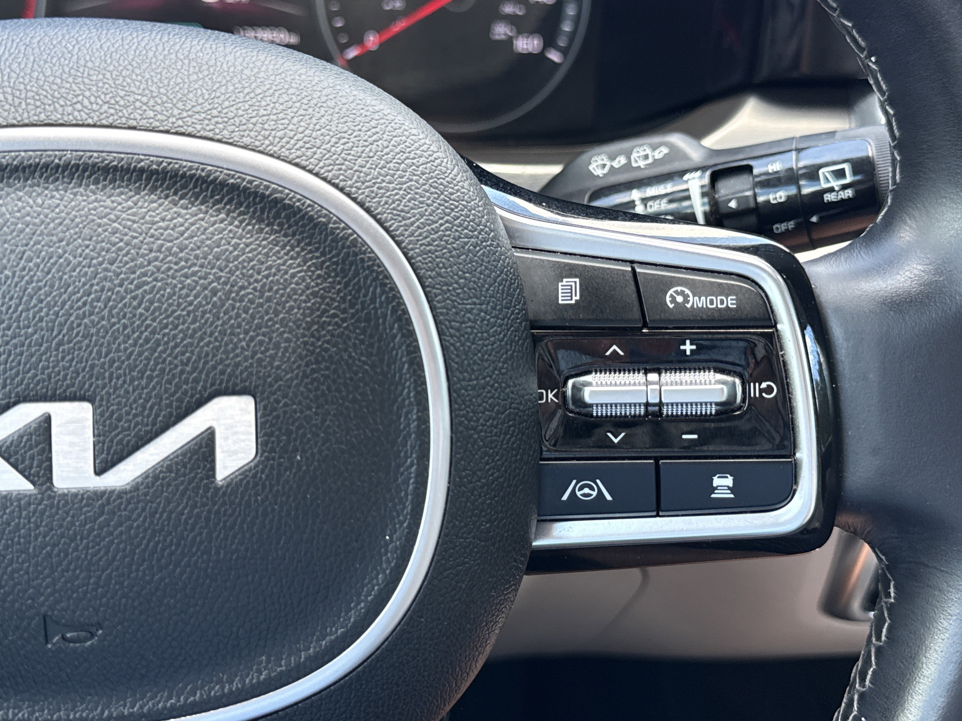 Used 2022 Glacial White Pearl Kia SX image 26