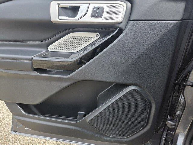 Used 2023 Carbonized Gray Metallic Ford Platinum image 22