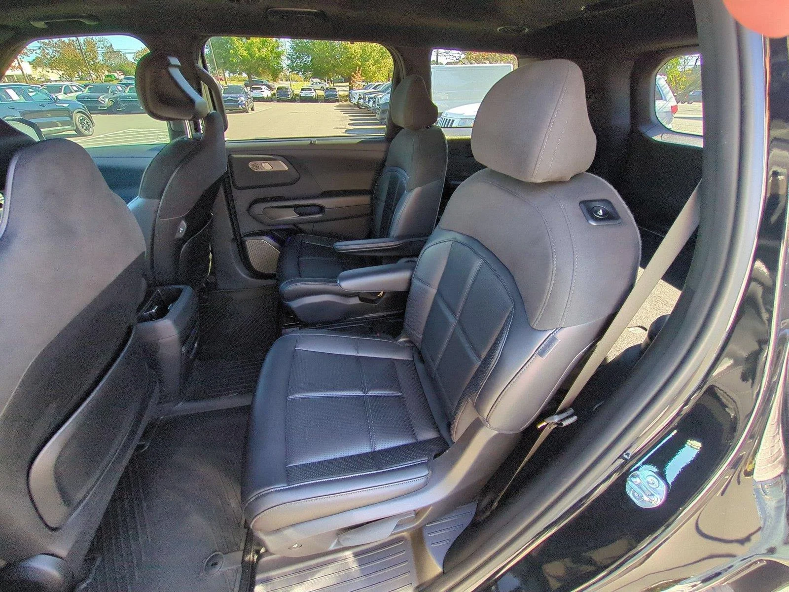 Used 2027 EBONY BLACK KIA  image 33