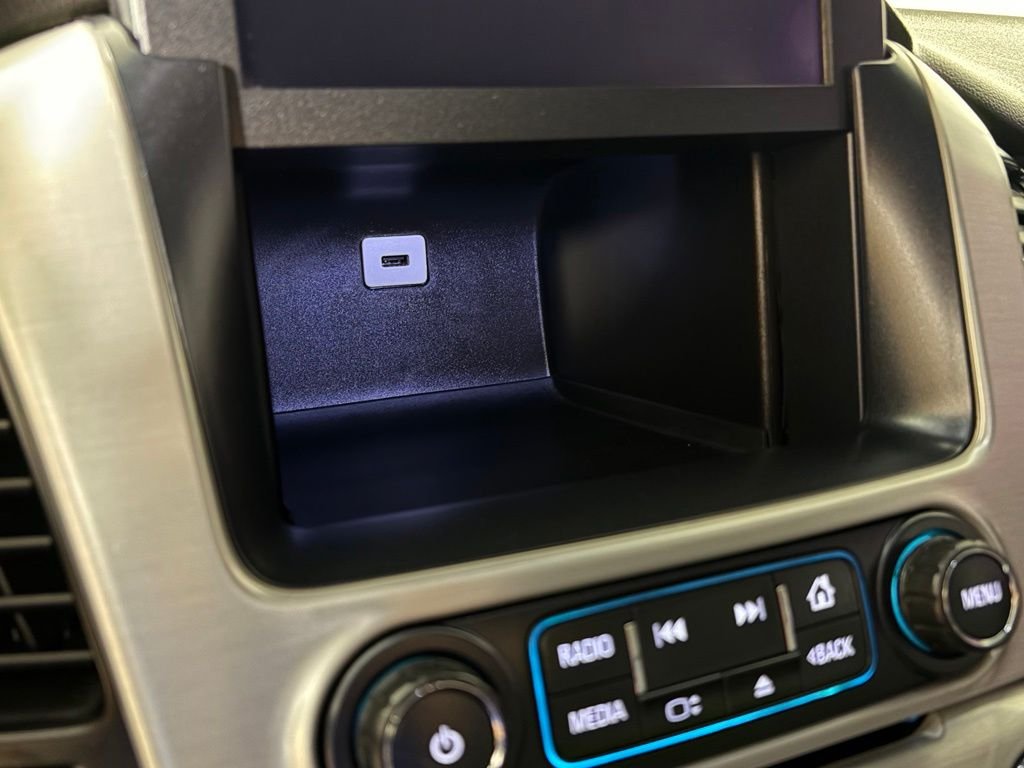 Used 2019 White GMC SLE image 28